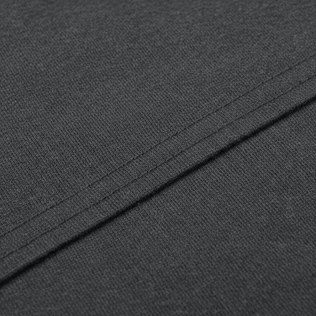 gemini_image_1770606593-1 Lựa chọn chất liệu vải dày dặn là yếu tố then chốt để giữ form dáng áo luôn phẳng phiu