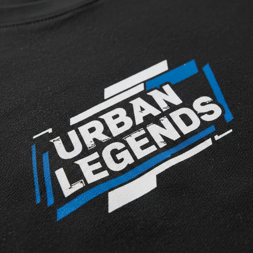 gemini_image_1770619457 Kỹ thuật in ấn và đường may của các thương hiệu Việt đã đạt đến độ tinh xảo cao