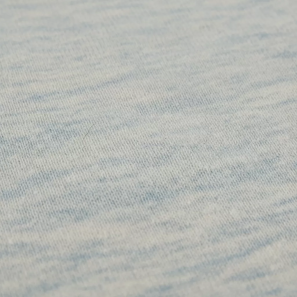 gemini_image_1770623750 Hình ảnh cận cảnh giúp người mua nhận diện kết cấu sợi vải và độ dày