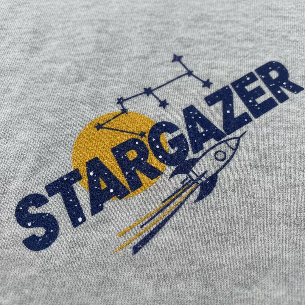 gemini_image_1770630661 Chất liệu vải dày dặn và hình in sắc nét là minh chứng cho một sản phẩm streetwear chất lượng